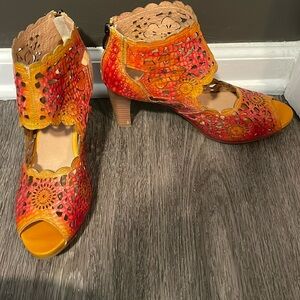 NWOT L’Artiste by Spring Step Loverlee Leather Laser-Cut Bootie EU 41